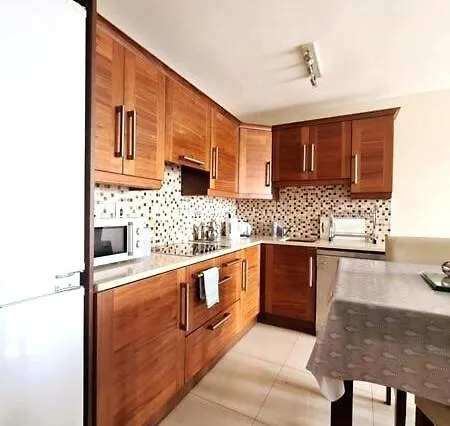 3 Bed In The Heart Of 아파트 *