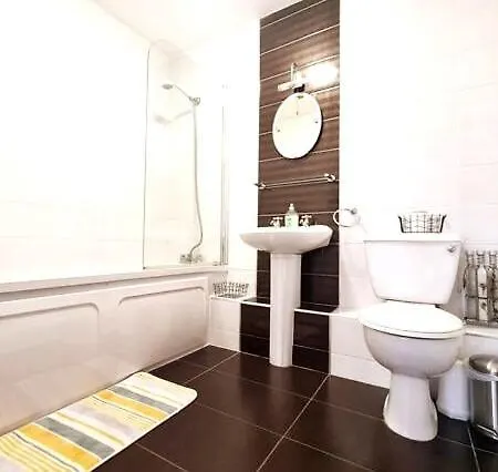 דירה 3 Bed In The Heart Of *