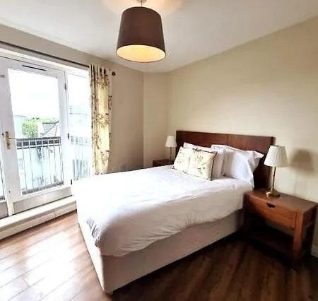 3 Bed In The Heart Of דירה גלוואיי
